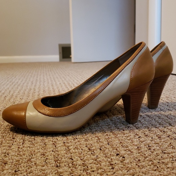 naturalizer tan heels
